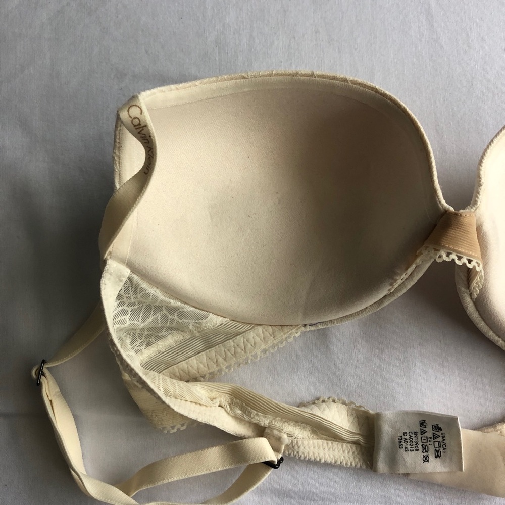 Calvin Klein Push-up Bra - Picture 5 of 10